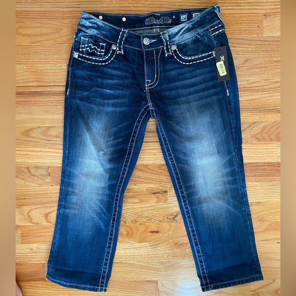 NWT Women’s 28 Miss Me Jean Capris - Picture 2 of 5